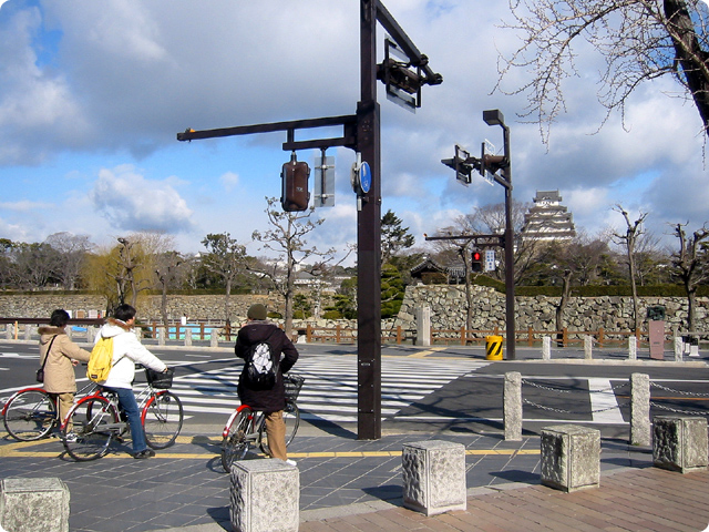 히메지성 앞 횡단보도에서